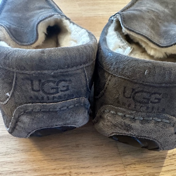 Men’s UGG slippers - Picture 6 of 7